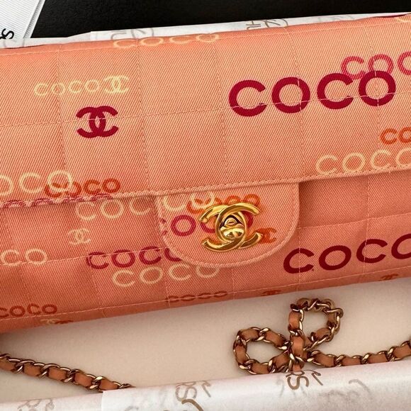 100% Authentic CHANEL Pink Canvas COCO East West Choco Bar Shoulder Bag - Picture 2 of 12